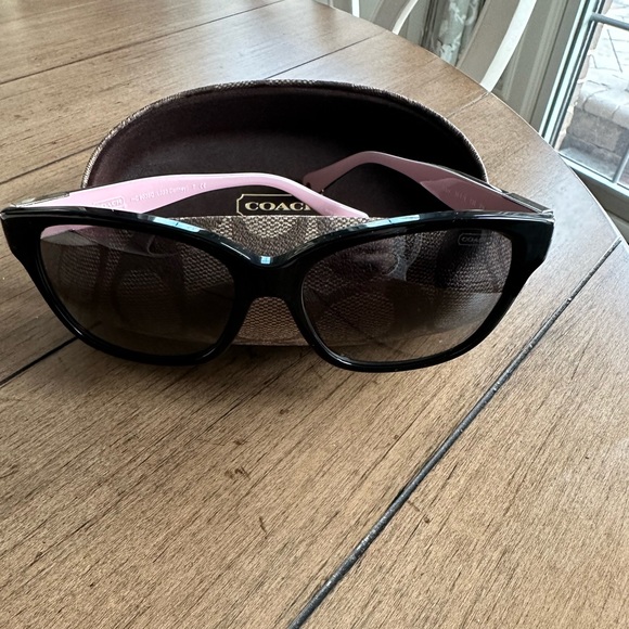 Coach Courtney sunglasses with case. - Picture 10 of 12